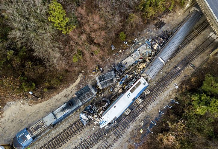 Dos muertos y más de 100 heridos en un accidente ferroviario en EE.UU