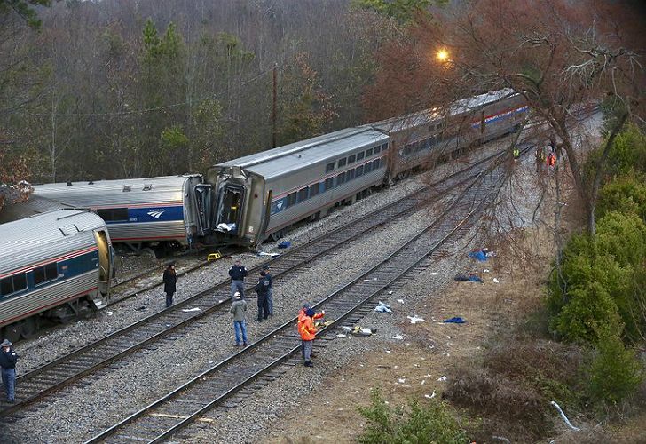 Al menos dos personas murieron y 116 resultaron heridas hoy en un accidente ferroviario ocurrido en el estado norteamericano de Carolina del Sur.