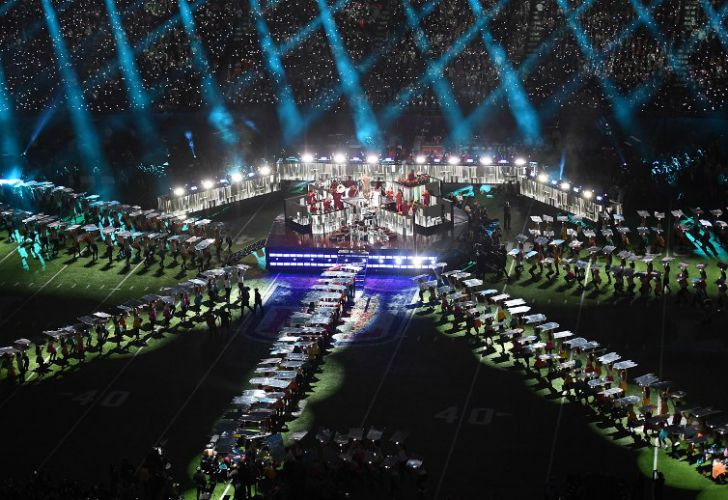 Justin Timberlake puso hoy el Super Bowl al rojo vivo al interpretar en el entretiempo del juego entre los New England Patriots y los Philadelphia Eagles varios de sus éxitos y dedicar parte de la presentación a un homenaje a Prince.