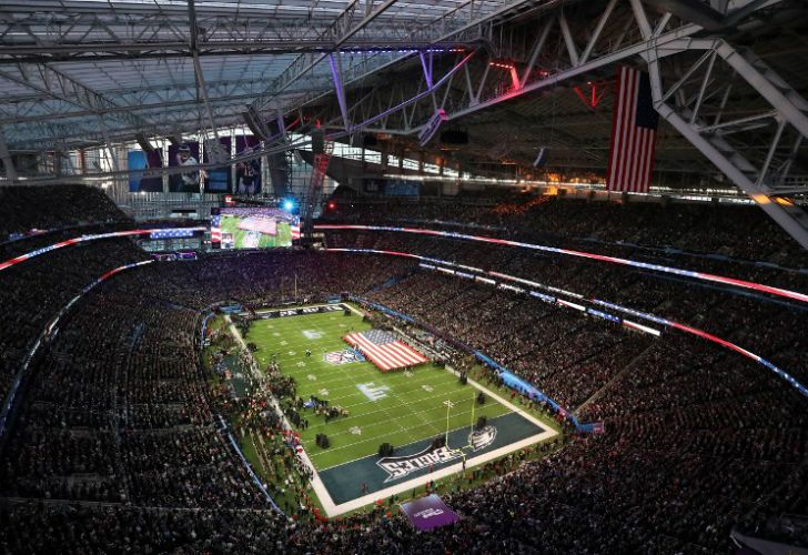 Justin Timberlake puso hoy el Super Bowl al rojo vivo al interpretar en el entretiempo del juego entre los New England Patriots y los Philadelphia Eagles varios de sus éxitos y dedicar parte de la presentación a un homenaje a Prince.