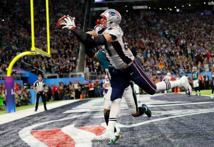 A pesar de las bajas temperaturas, Justin Timberlake puso hoy el Super Bowl al rojo vivo al interpretar en el entretiempo del juego entre los New England Patriots y los Philadelphia Eagles varios de sus éxitos y dedicar parte de la presentación a un homenaje a Prince.