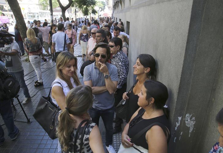 Cientos de personas acudieron al último adiós de la periodista fallecida este martes, por motivos que aún son investigados por la Justicia.