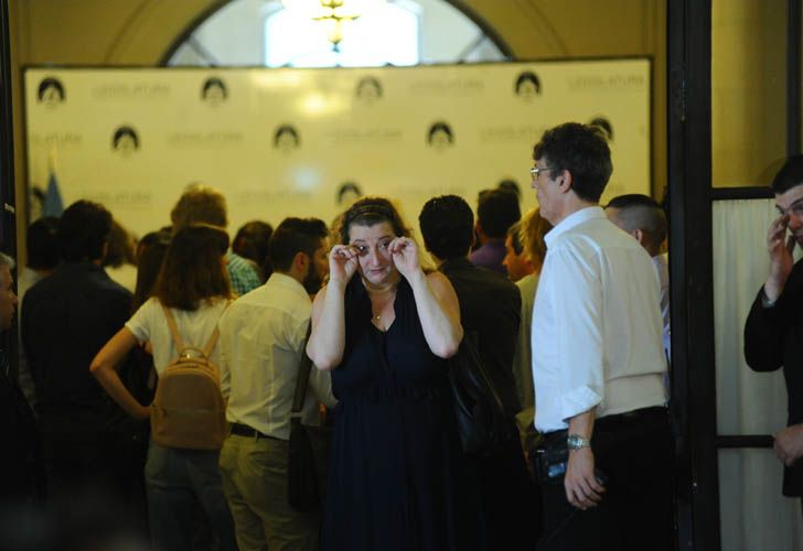 Cientos de personas se acercaron al palacio legislativo porteño para despedir a la periodista.