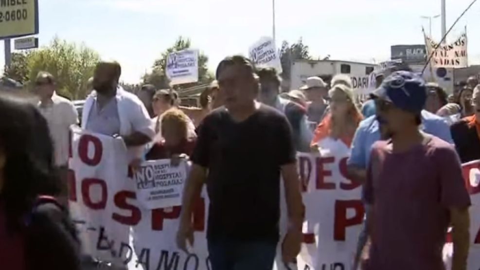 Trabajadores del Hospital Posadas protestan en Acceso Oeste.