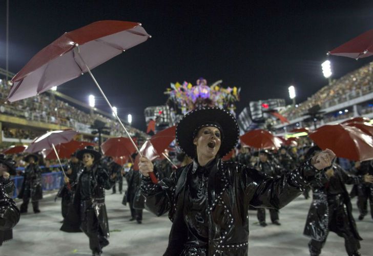 El carnaval de Río de Janeiro. Representantes de Sao Clemente. 