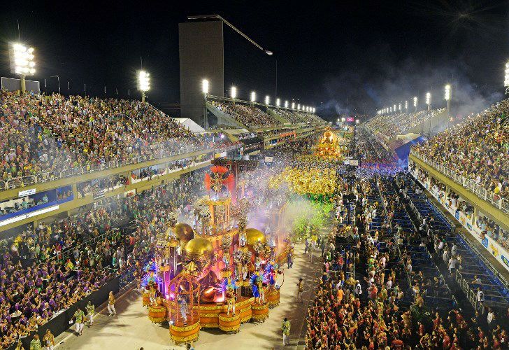 El carnaval de Río de Janeiro. Desfile de la escuela de samba Paraiso do Tuiuti.