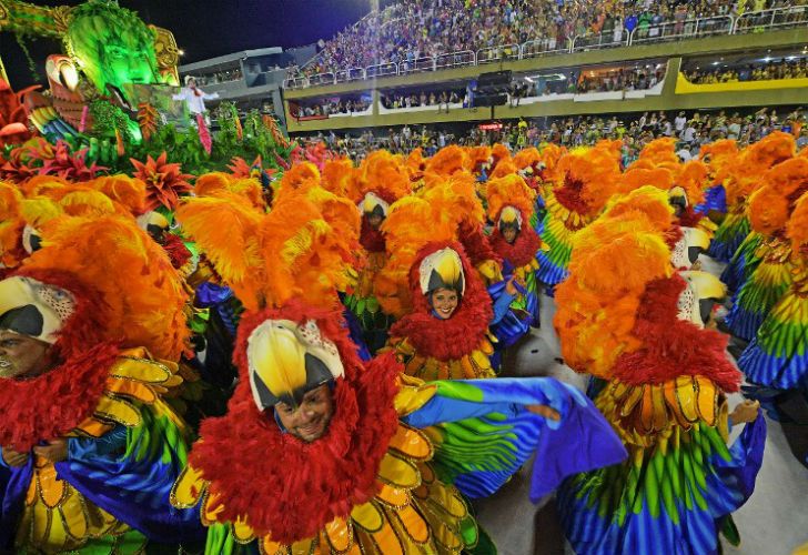 El carnaval de Río de Janeiro. Representantes de Sao Clemente. 