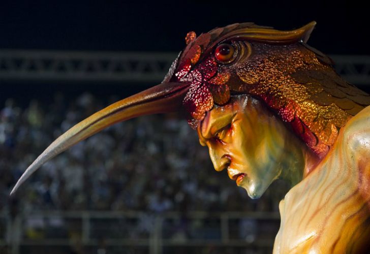 La comparsa Beija Flor se coronó campeona del carnaval de Río de Janeiro por su desfile con críticas a la corrupción y la violencia desenfrenada.