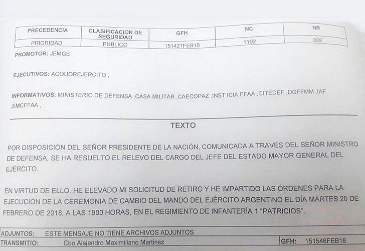 DOCUMENTO. Oficialización del relevo del jefe del Ejército por pedido del presidente Macri.