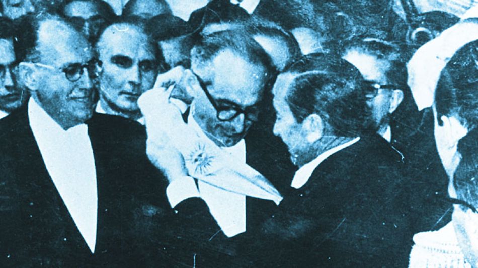 1702_frondizi_asuncion_cedoc_g.jpg