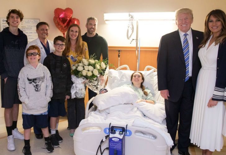 El presidente Donald Trump y su esposa Melania visitaron a los heridos del tiroteo en Florida en el que murieron 17 personas.