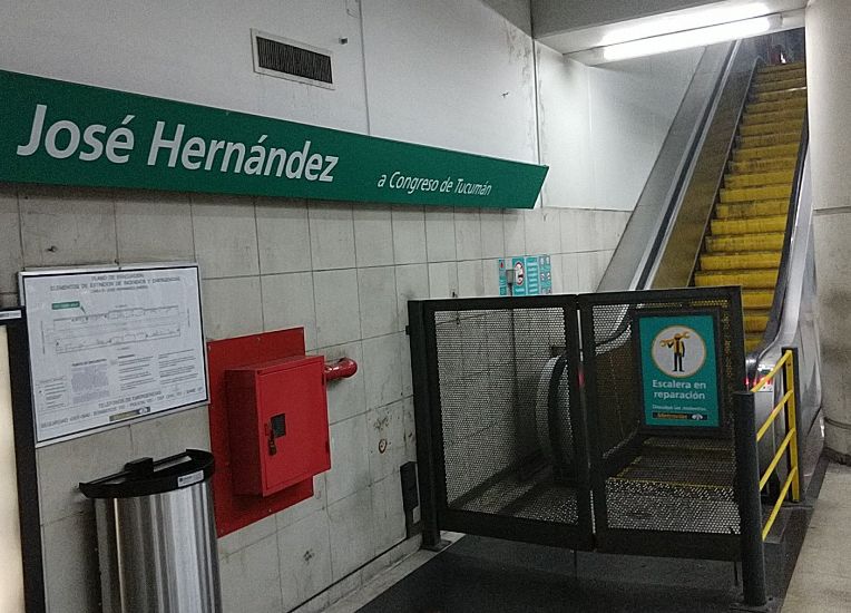 Escaleras mecánicas: mínimo dos estaciones de cada línea no funcionan