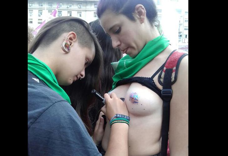 Pañuelazo frente al Congreso para pedir por la legalización del aborto