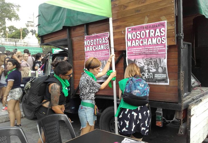 Pañuelazo frente al Congreso para pedir por la legalización del aborto