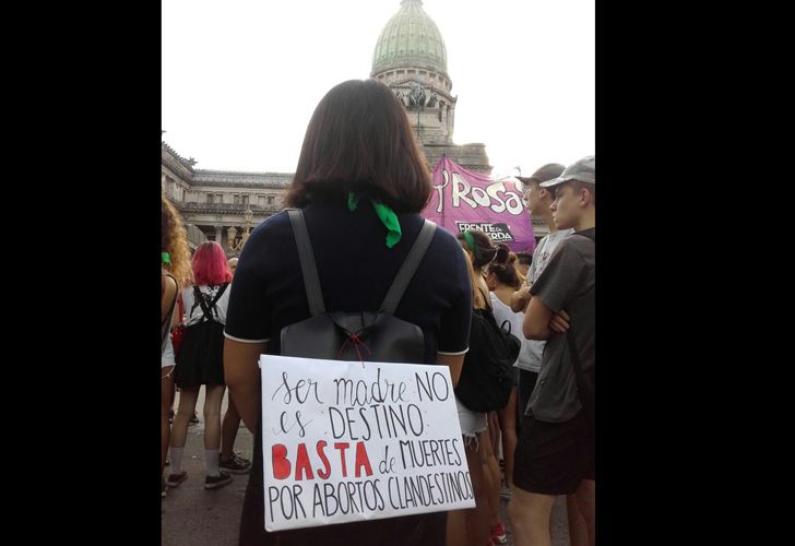 Pañuelazo frente al Congreso para pedir por la legalización del aborto