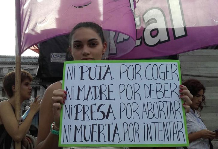 Pañuelazo frente al Congreso para pedir por la legalización del aborto