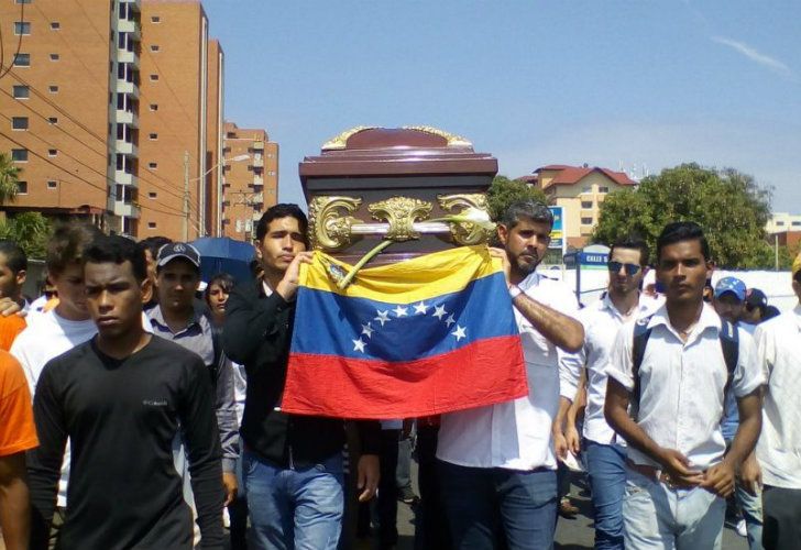 César Pereira murió el 28 de mayo de 2017 tras ser alcanzado por dos disparos durante un enfrentamiento con la Guardia Nacional de Venezuela.