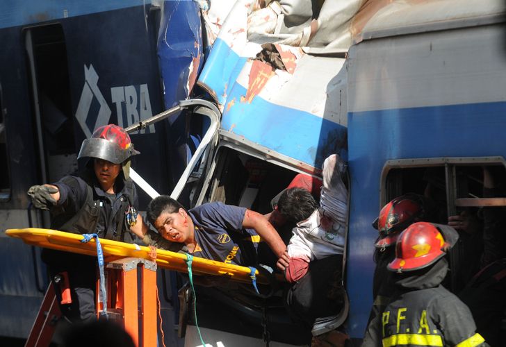 Las autoridades indicaron que hubo dificultades en el rescate por la sólida estructura de los coches.