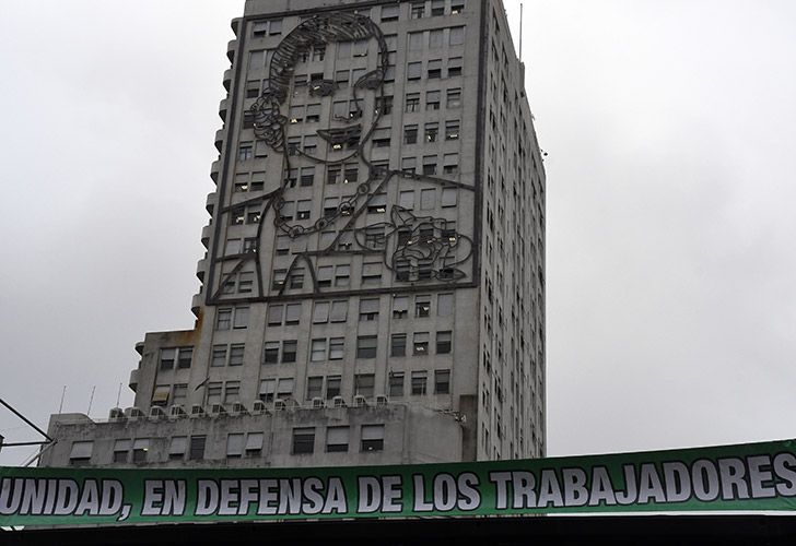 En el acto, está previsto que el líder de Camioneros, Hugo Moyano, hable desde un escenario que mira hacia Constitución.