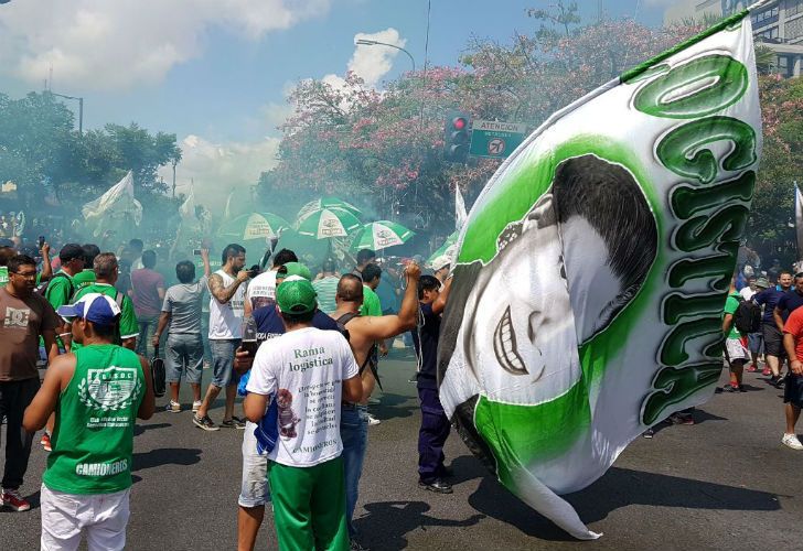 Manifestantes en la Avenida 9 de Julio. 