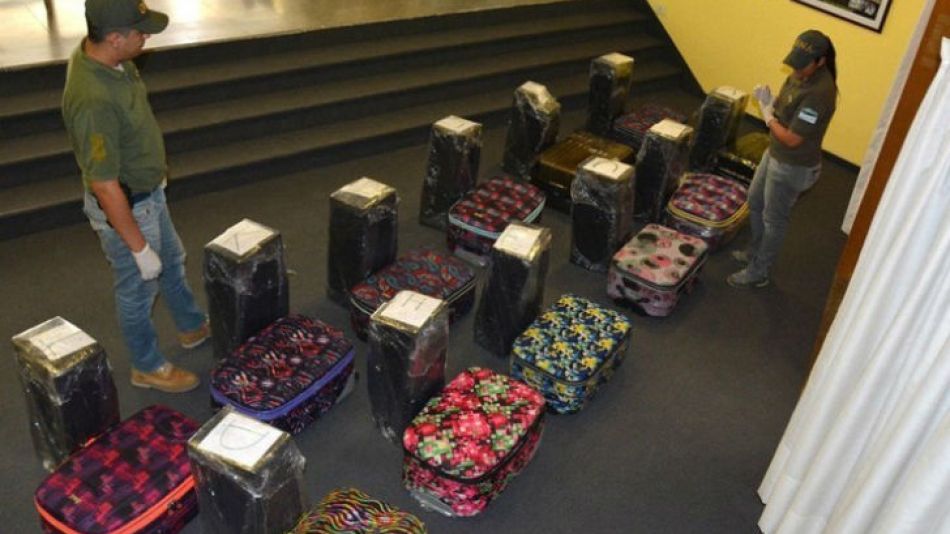Descubren 12 narcovalijas con 400 kg de cocaína en la embajada de Rusia |  Perfil