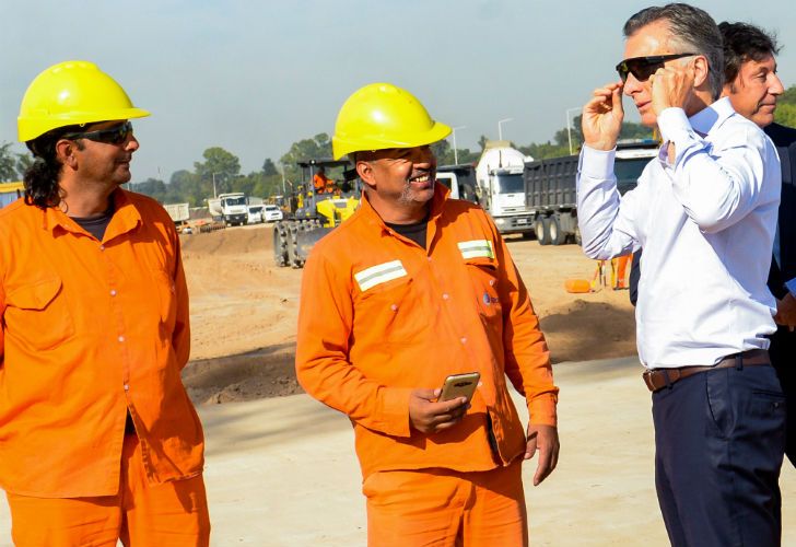 El presidente Mauricio Macri junto a la gobernadora María Eugenia Vidal, visitó las obras de ampliación del Camino del Buen Ayre, en el partido de Ituzaingó.