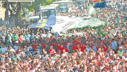 Grieta de numeros. Hayan sido 90 mil o 400 mil personas, la marcha se hizo sentir.