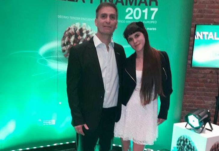 Galarza junto a su novia, que además es hermana de la presunta víctima de abuso