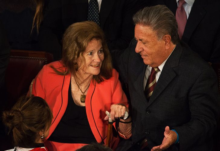 La jueza de la Corte Suprema, Elena Highton de Nolasco y el expresidente Eduardo Duhalde.