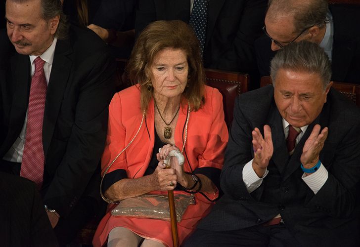 La jueza de la Corte Suprema, Elena Highton de Nolasco y el expresidente Eduardo Duhalde.