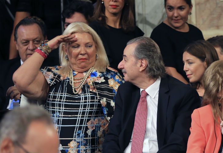 La llamativa seña de Carrió en el discurso de Macri en el Congreso.