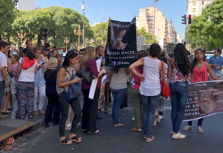 Marcha antiaborto fuera del Congreso