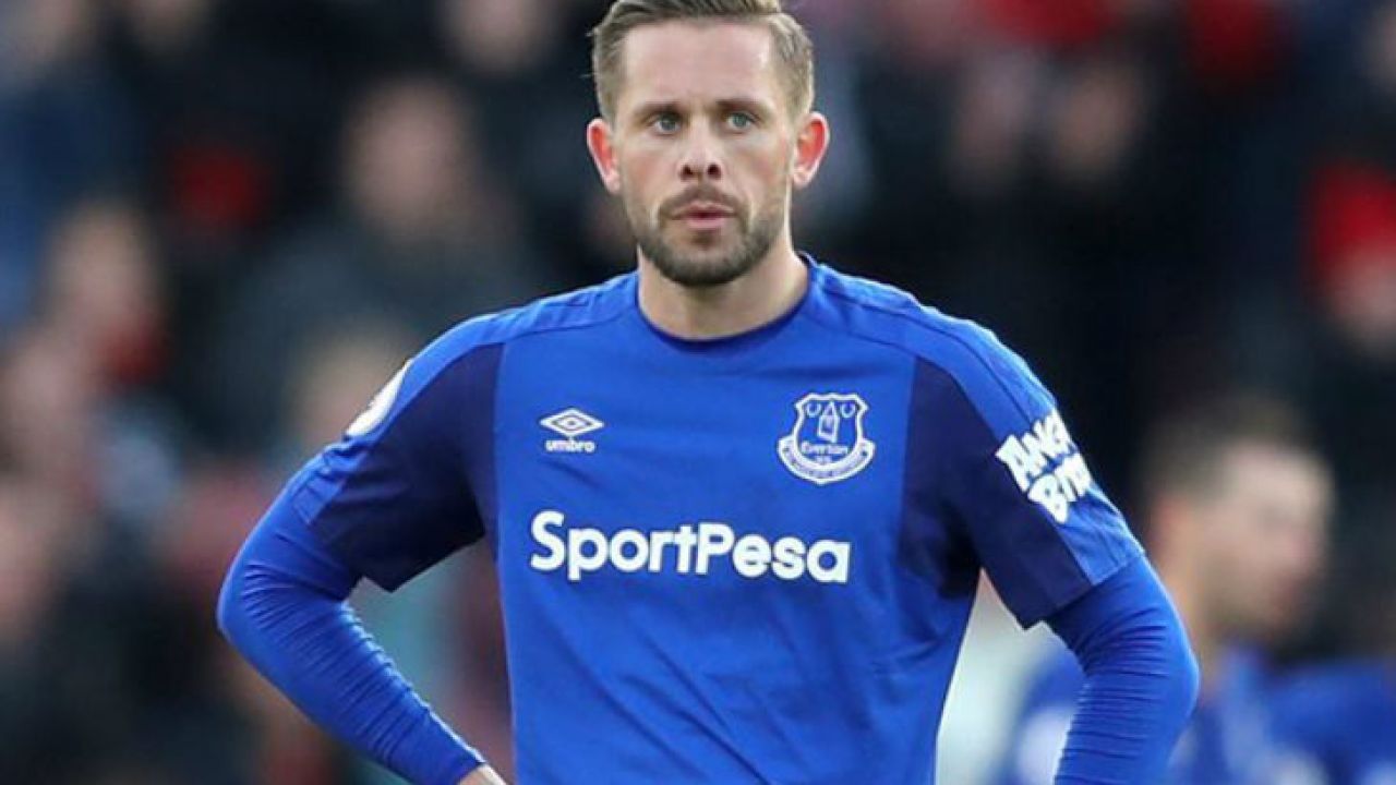 442 | En Islandia rezan por la recuperación de Sigurdsson