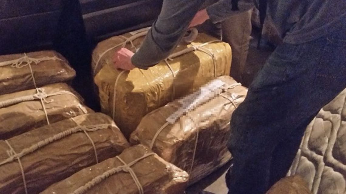 The alleged mastermind in a drug smuggling scandal that involved a police officer and an official of the Russian Embassy in Buenos Aires was arrested in Germany.