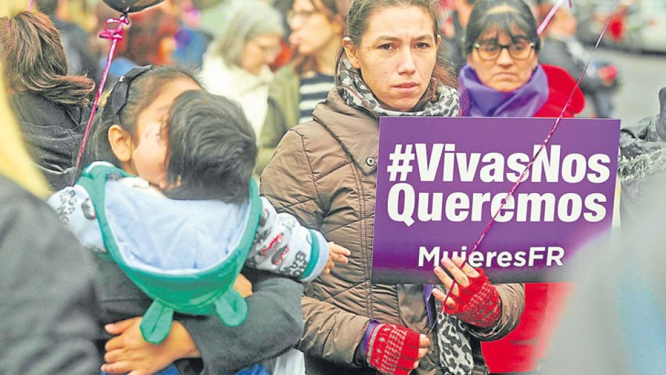 Real y virtual. Movimientos como el #NiUnaMenos comenzaron en las redes y se viralizaron,