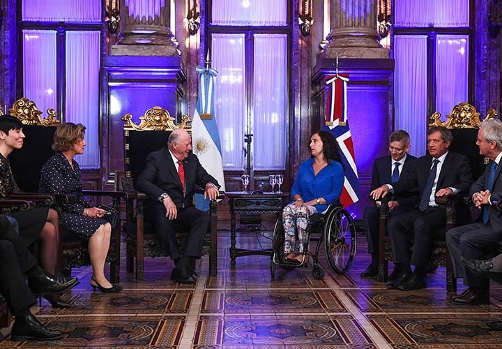 Reyes de Noruega en el senado de la nación 