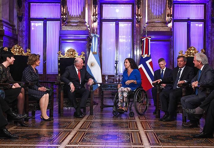 Reyes de Noruega en el senado de la nación 