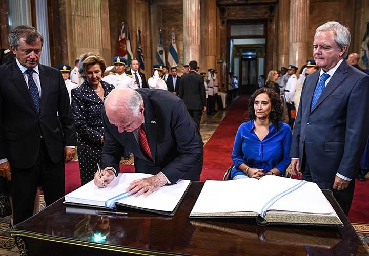 Reyes de Noruega en el senado de la nación 