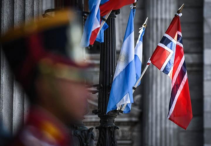 Reyes de Noruega en el senado de la nación 