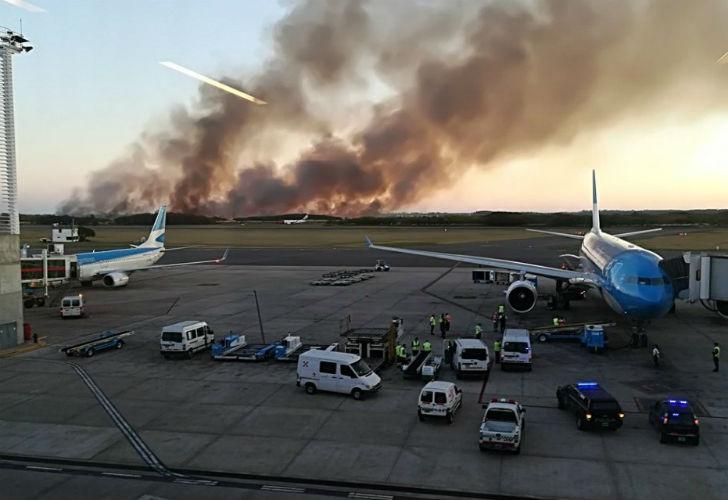 Incendio en las inmediaciones del aeropuerto de Ezeiza.