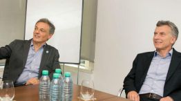 El presidente Mauricio Macri junto al ministro de Producción, Francisco Cabrera.