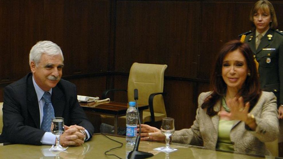 Archivo: Juan Carlos Lascurain, junto a Cristina Kirchner.