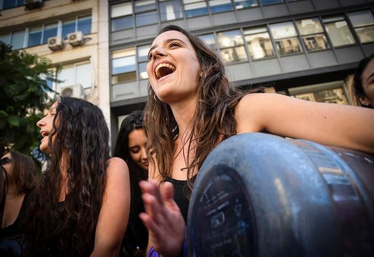 En el marco del Día Internacional de la Mujer, las trabajadoras de prensa se sumaron con un "ruidazo" y una intervención artística.