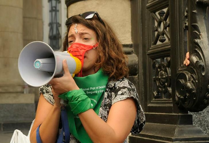 Bombachazo en el Teatro Colón. En el marco del día Internacional de la mujer