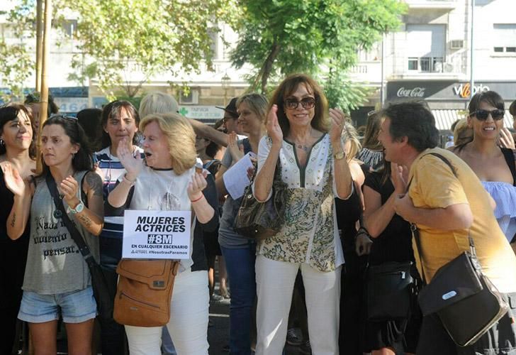 Multitudinaria marcha en el día de la mujer