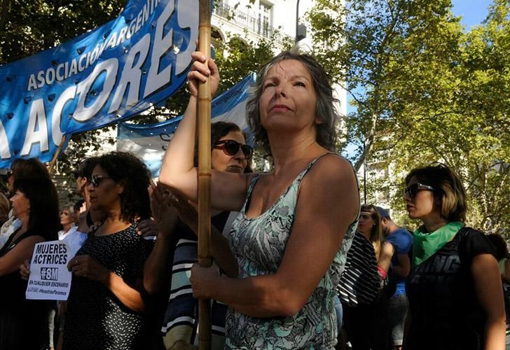 Multitudinaria marcha en el día de la mujer