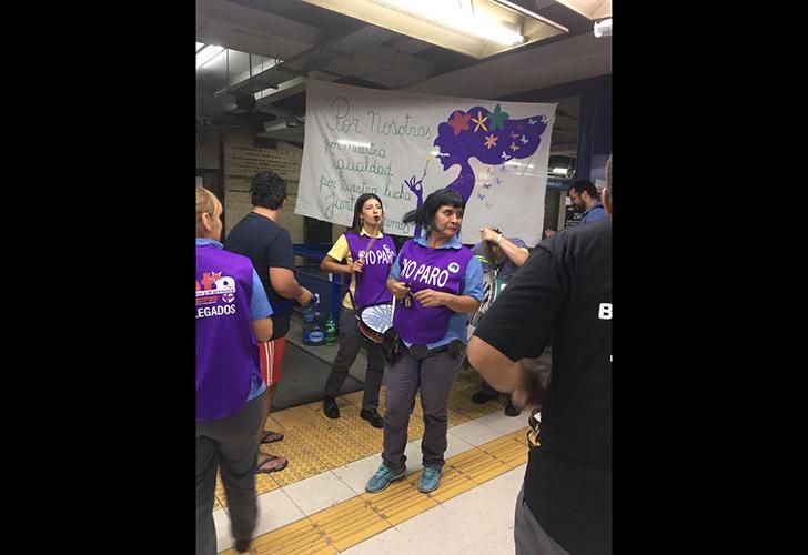 En el marco del Día Internacional de la Mujer, las trabajadoras del subte realizan un paro de actividades.