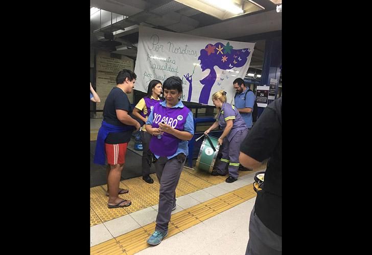 En el marco del Día Internacional de la Mujer, las trabajadoras del subte realizan un paro de actividades.