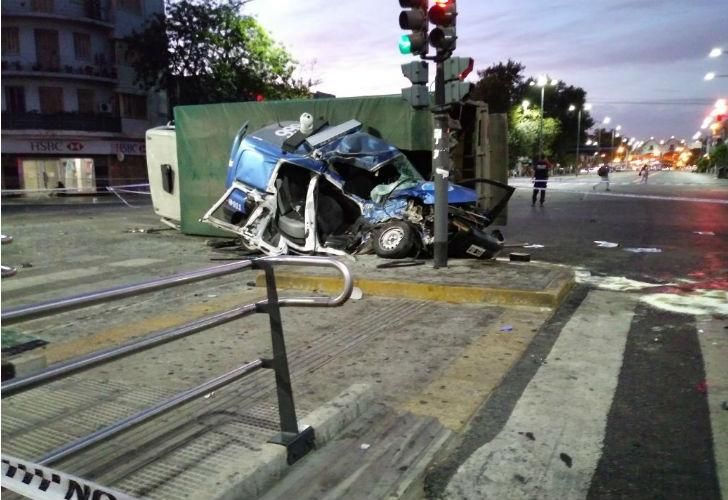 El choque del patrullero en Nueva Pompeya que dejó dos policías muertos.