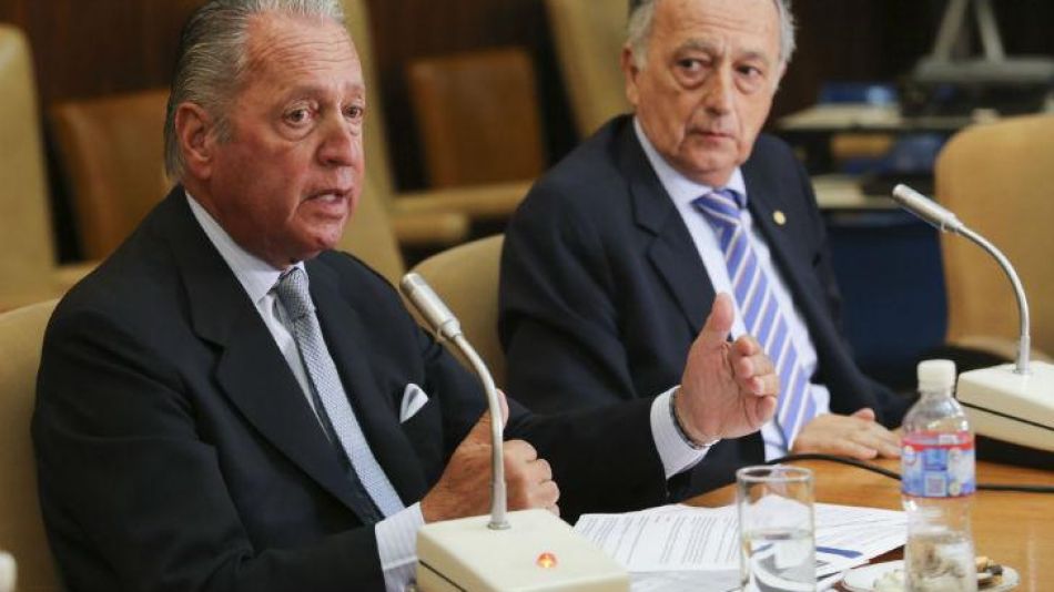 El titular de la UIA, Miguel Acevedo, junto al vice presidente Daniel Funes de Rioja.